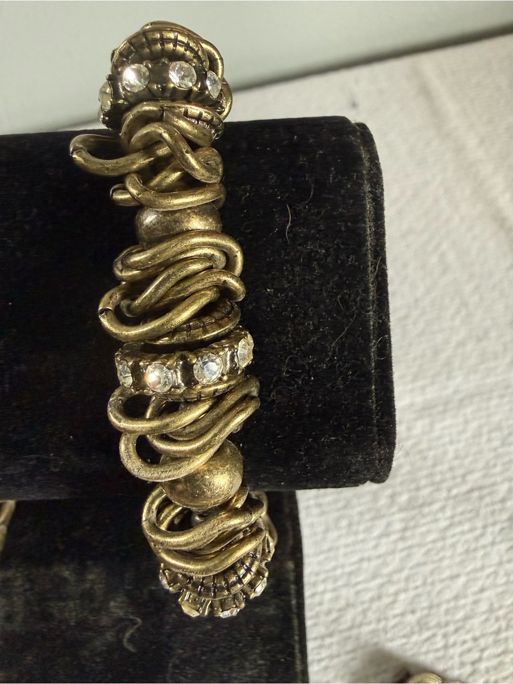 Vintage-Inspired Gold Beaded Stretch Bracelet with Rhinestone Accents
